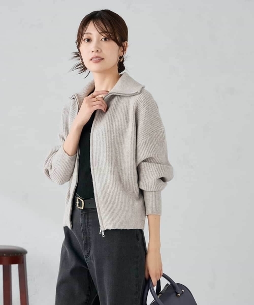 a.v.v（アーヴェヴェ）の「WZIP襟付きニットブルゾン（カーディガン/ボレロ・レディース・ベージュ・38/40）」の4枚目の写真