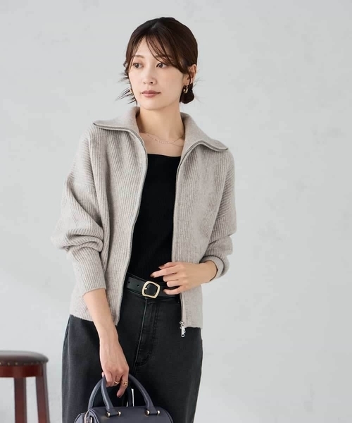 a.v.v（アーヴェヴェ）の「WZIP襟付きニットブルゾン（カーディガン/ボレロ・レディース・ベージュ・38/40）」の5枚目の写真