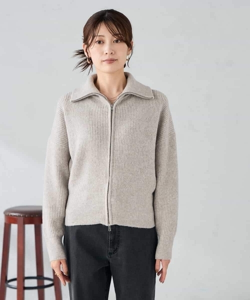 a.v.v（アーヴェヴェ）の「WZIP襟付きニットブルゾン（カーディガン/ボレロ・レディース・ベージュ・38/40）」の10枚目の写真