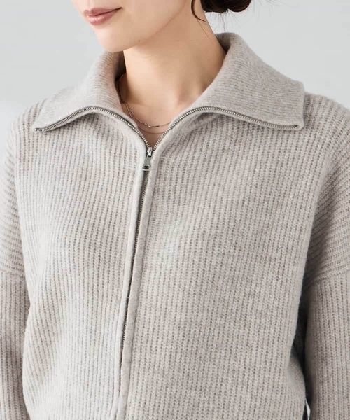 a.v.v（アーヴェヴェ）の「WZIP襟付きニットブルゾン（カーディガン/ボレロ・レディース・ベージュ・38/40）」の13枚目の写真