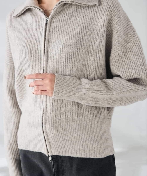 a.v.v（アーヴェヴェ）の「WZIP襟付きニットブルゾン（カーディガン/ボレロ・レディース・ベージュ・38/40）」の14枚目の写真