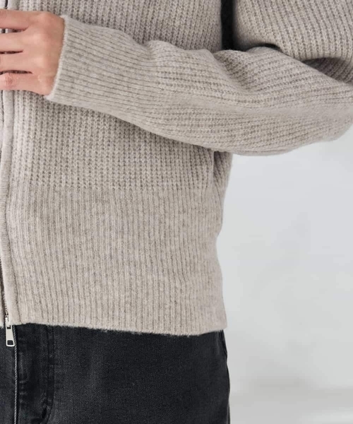 a.v.v（アーヴェヴェ）の「WZIP襟付きニットブルゾン（カーディガン/ボレロ・レディース・ベージュ・38/40）」の15枚目の写真