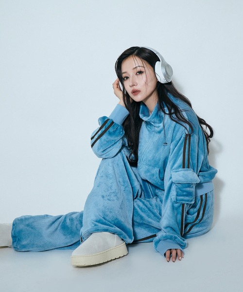 ANDGEEBEE（アンジービー）の「ラインボアジャージセット（ジャージ・レディース・ライトブルー/ブラック・FREE）」の9枚目の写真