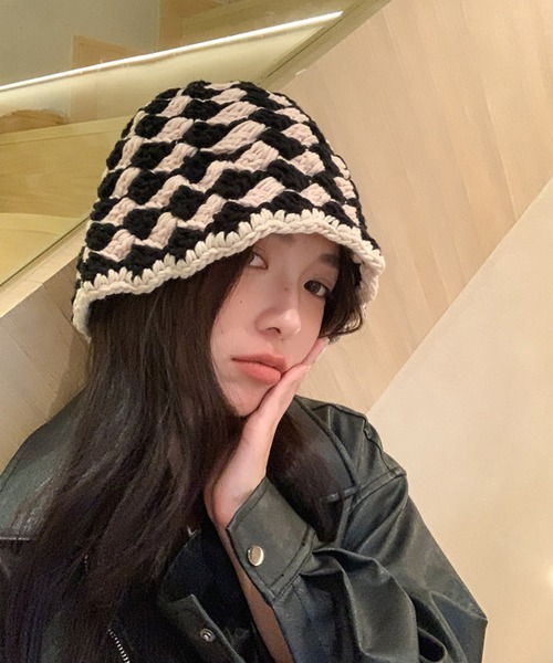 SANSeLF（サンセルフ）の「【SANSeLF】 クロシェバケットハット 立体編みデザイン ニット風 saa25a173（ニットキャップ/ビーニー・レディース・ベージュ/グリーン/ブラック・FREE）」の4枚目の写真