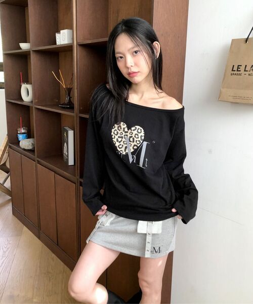 MUCENT（ムセント）の「シエラホピーハートワンショルダースウェット (2カラー)（スウェット・レディース・ブラック/ブラウン・FREE）」の6枚目の写真