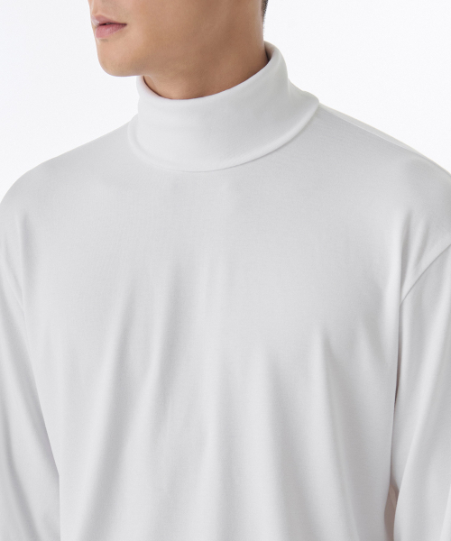 MUSINSA STANDARD（ムシンサスタンダード）の「リラックスドタートルネック長袖ニットTシャツ[ホワイト]（Tシャツ/カットソー・メンズ・その他・SMALL/MEDIUM/LARGE/X-LARGE/XX-LARGE/XXX-LARGE）」の3枚目の写真