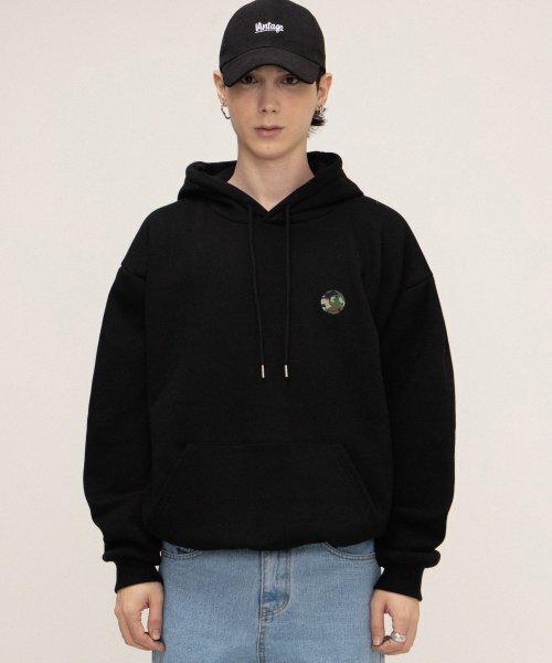 GRAVER（グレーバー）の「[UNISEX]スモールカモドットスマイルフードティー_ブラック（パーカー・レディース・ブラック・LARGE/X-LARGE/SMALL/MEDIUM）」の2枚目の写真