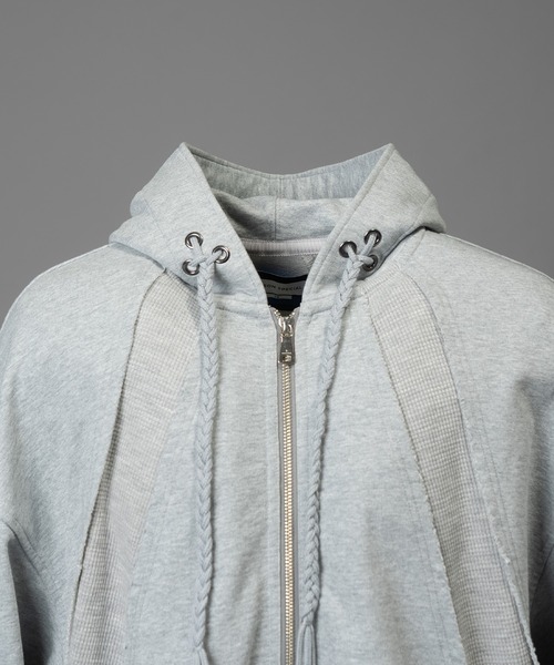 MAISON SPECIAL(メゾンスペシャル)の「《UNISEX》Waffle Switch Lace-up Sweat Prime-Over Zip Hoodie/ワッフル切り替えレースアップスウェットプライムオーバージップフーディー【MAISON SPECIAL/メゾンスペシャル】(パーカー・メンズ・グレー/ブラック・0/1/2)」の16枚目の写真