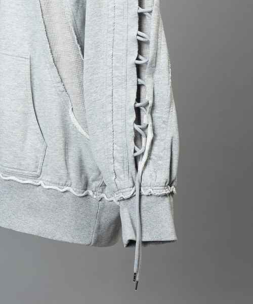 MAISON SPECIAL(メゾンスペシャル)の「《UNISEX》Waffle Switch Lace-up Sweat Prime-Over Zip Hoodie/ワッフル切り替えレースアップスウェットプライムオーバージップフーディー【MAISON SPECIAL/メゾンスペシャル】(パーカー・メンズ・グレー/ブラック・0/1/2)」の19枚目の写真