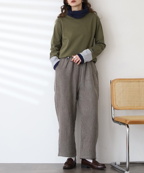 Emago(イマゴ)の「EMAGO ひと息刺繍袖切替えタートル 長袖(Tシャツ/カットソー・レディース・アイボリー/カーキ/ネイビー・FREE)」の7枚目の写真