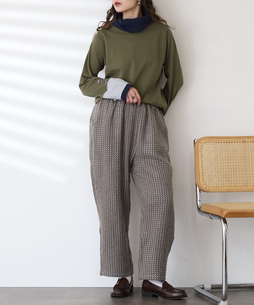 Emago(イマゴ)の「EMAGO ひと息刺繍袖切替えタートル 長袖(Tシャツ/カットソー・レディース・アイボリー/カーキ/ネイビー・FREE)」の8枚目の写真