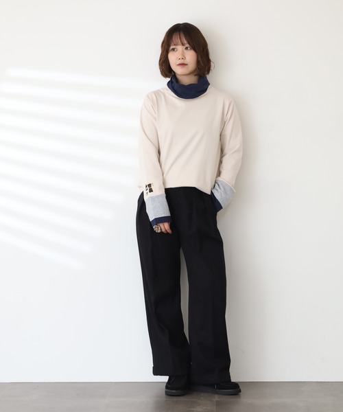 Emago(イマゴ)の「EMAGO ひと息刺繍袖切替えタートル 長袖(Tシャツ/カットソー・レディース・アイボリー/カーキ/ネイビー・FREE)」の21枚目の写真