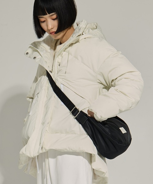 NOISE MAKER(ノイズメーカー)の「【 NOISEMAKER/ノイズメーカー】《STUDIOUS別注》DOWN JACKET/ダウンジャケット(ダウンジャケット/コート・レディース・ホワイト/ブラック・1/2)」の2枚目の写真