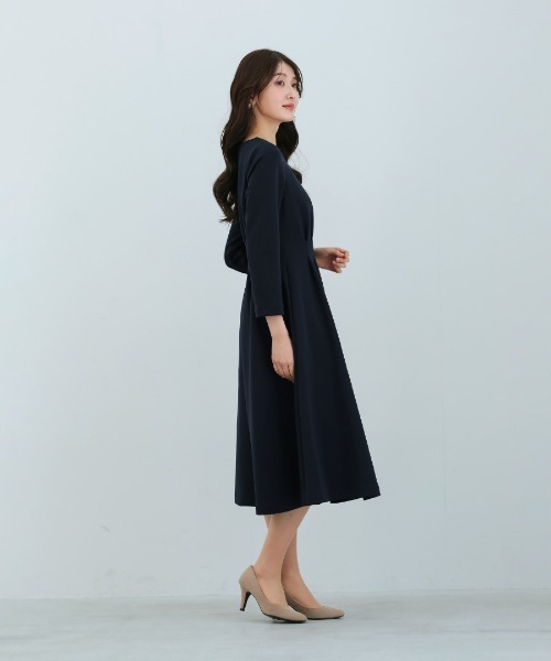 White Collection(ホワイトコレクション)の「【 洗える・ストレッチ 】 スムースダンボール・タックフレアワンピース(ワンピース・レディース・ネイビー/ベージュ・S/L/M)」の14枚目の写真
