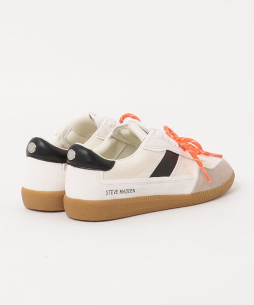 STEVE MADDEN（スティーブマデン）の「クラシックスニーカー/S.MADDEN AUGUSTINE-XS（スニーカー・レディース・ブラック×ホワイト/シルバー・22.5cm/23.0cm/23.5cm/23.5-24/24.0cm/24.5cm）」の3枚目の写真