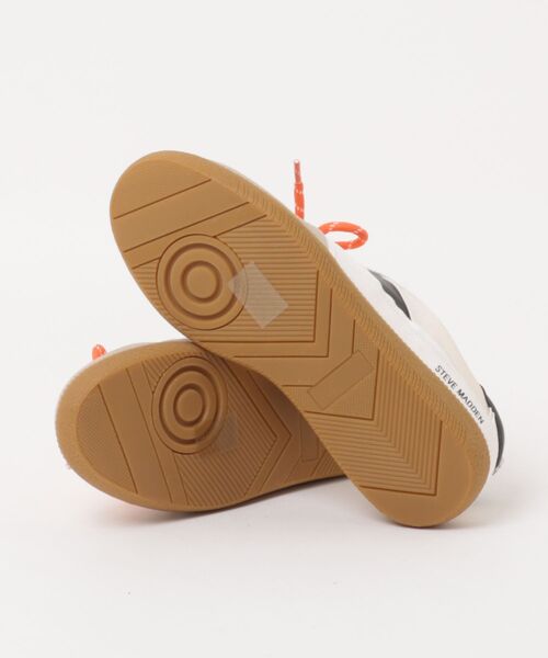 STEVE MADDEN（スティーブマデン）の「クラシックスニーカー/S.MADDEN AUGUSTINE-XS（スニーカー・レディース・ブラック×ホワイト/シルバー・22.5cm/23.0cm/23.5cm/23.5-24/24.0cm/24.5cm）」の4枚目の写真