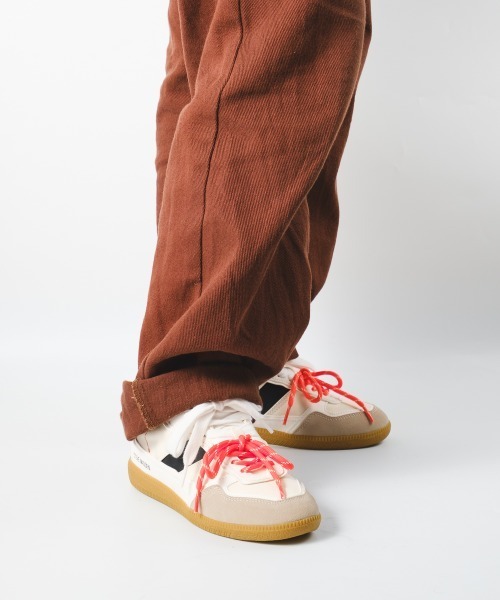 STEVE MADDEN（スティーブマデン）の「クラシックスニーカー/S.MADDEN AUGUSTINE-XS（スニーカー・レディース・ブラック×ホワイト/シルバー・22.5cm/23.0cm/23.5cm/23.5-24/24.0cm/24.5cm）」の5枚目の写真