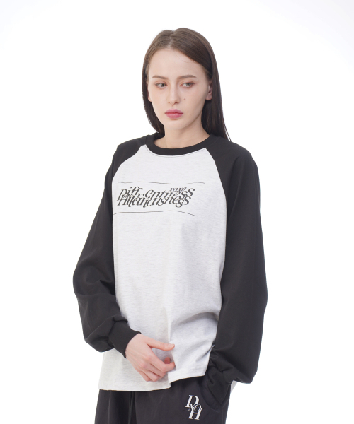 DXOH(ディソエイチ)の「ユニセックススタックロゴナグランTシャツブラック/バックメランジ(Tシャツ/カットソー・レディース・その他・FREE)」の1枚目の写真