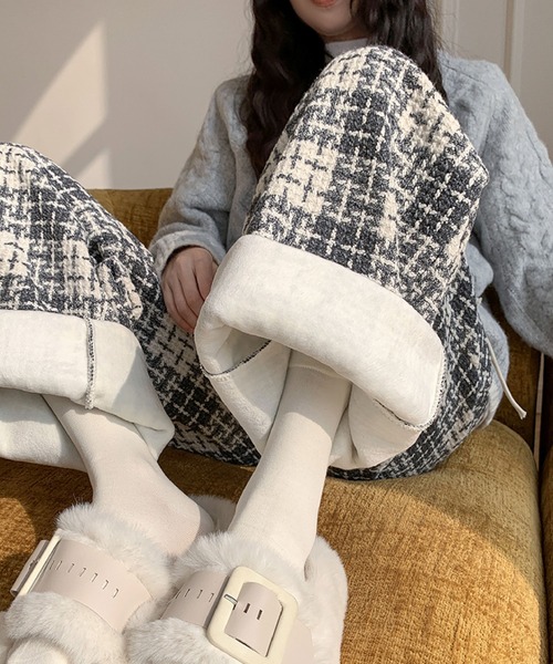 2ly2(トゥーリートゥー)の「裏起毛チェック柄ワイドパンツ(その他パンツ・レディース・グレー/ブラック・FREE)」の5枚目の写真