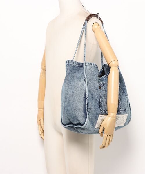 SNOOPY×OLD BETTY'S(スヌーピーカケルオールドベティーズ)の「スヌーピー【SNOOPY】Denim Vintage Look Tote Bag(トートバッグ・レディース・インディゴブルー・FREE)」の4枚目の写真