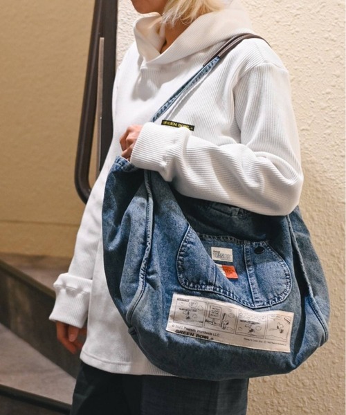 SNOOPY×OLD BETTY'S(スヌーピーカケルオールドベティーズ)の「スヌーピー【SNOOPY】Denim Vintage Look Tote Bag(トートバッグ・レディース・インディゴブルー・FREE)」の1枚目の写真