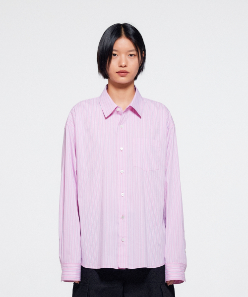 ERA（エラ）の「ユニセックス ERA クラシックシャツ - ピンクストライプ（シャツ/ブラウス・レディース・その他・SMALL/MEDIUM/LARGE）」の2枚目の写真
