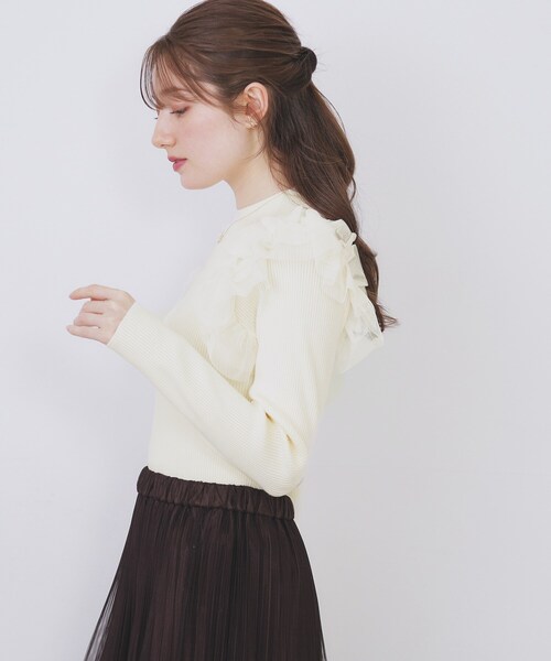 index（インデックス）の「ショルダーチュールフリルハイネックニット【洗濯機OK/抗ピル】（ニット/セーター・レディース・ベビーピンク/オフホワイト/チャコールグレー・36/38/40/42）」の19枚目の写真