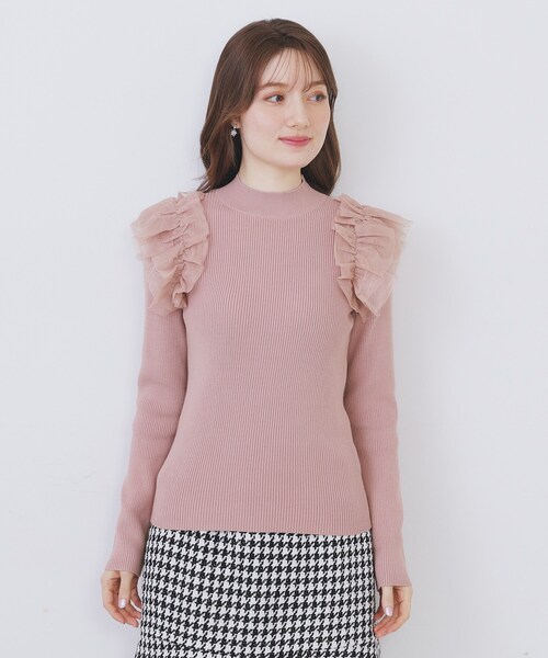 index（インデックス）の「ショルダーチュールフリルハイネックニット【洗濯機OK/抗ピル】（ニット/セーター・レディース・ベビーピンク/オフホワイト/チャコールグレー・36/38/40/42）」の7枚目の写真