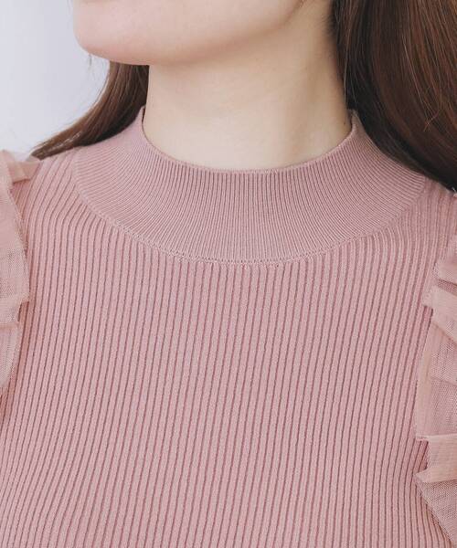 index（インデックス）の「ショルダーチュールフリルハイネックニット【洗濯機OK/抗ピル】（ニット/セーター・レディース・ベビーピンク/オフホワイト/チャコールグレー・36/38/40/42）」の10枚目の写真