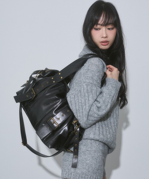 ENVYM(アンビー)の「スタッズ フェイクレザー 2WAY ボストン バッグ(ショルダーバッグ・レディース・ブラウン/ブラック・FREE)」の15枚目の写真