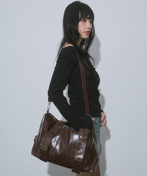 ENVYM(アンビー)の「スタッズ フェイクレザー 2WAY ボストン バッグ【大容量/A4対応】(ショルダーバッグ・レディース・ブラウン/ブラック・FREE)」の20枚目の写真