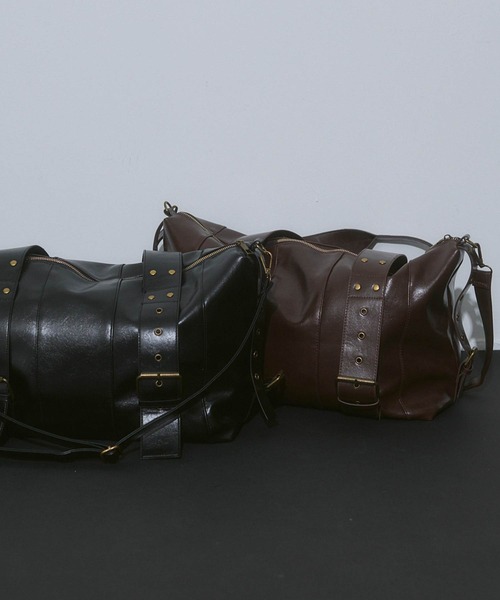 ENVYM(アンビー)の「スタッズ フェイクレザー 2WAY ボストン バッグ(ショルダーバッグ・レディース・ブラウン/ブラック・FREE)」の3枚目の写真