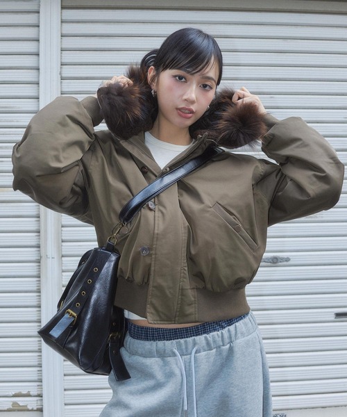 ENVYM(アンビー)の「スタッズ フェイクレザー 2WAY ボストン バッグ(ショルダーバッグ・レディース・ブラウン/ブラック・FREE)」の7枚目の写真