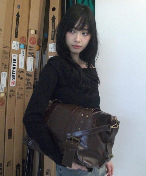 ENVYM(アンビー)の「スタッズ フェイクレザー 2WAY ボストン バッグ(ショルダーバッグ・レディース・ブラウン/ブラック・FREE)」の9枚目の写真