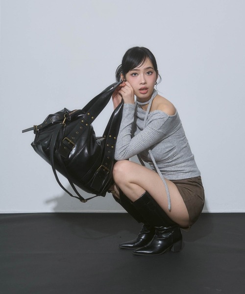 ENVYM(アンビー)の「スタッズ フェイクレザー 2WAY ボストン バッグ(ショルダーバッグ・レディース・ブラウン/ブラック・FREE)」の21枚目の写真