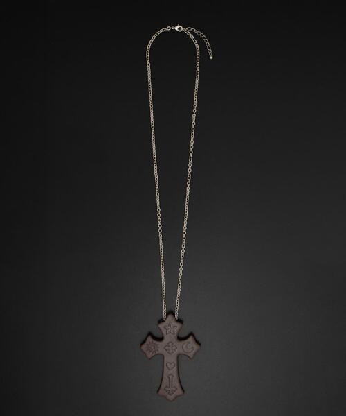 WEGO(ウィゴー)の「WEGO/PUエンボスロゴクロスネックレス(ネックレス・メンズ・ブラック/ブラウン/ホワイト・FREE)」の1枚目の写真