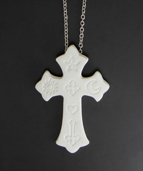 WEGO(ウィゴー)の「WEGO/PUエンボスロゴクロスネックレス(ネックレス・メンズ・ブラック/ブラウン/ホワイト・FREE)」の4枚目の写真