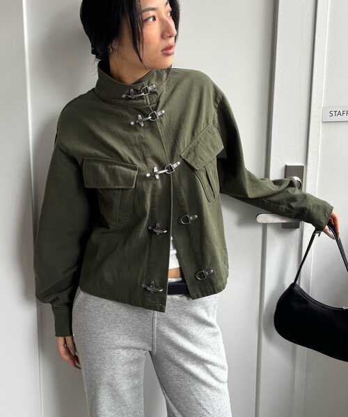 WHO'S WHO gallery（フーズフーギャラリー）の「ファイヤーマンミリタリーシャツジャケット（ミリタリージャケット・レディース・カーキ/ブラック/ライトグレー・FREE）」の17枚目の写真