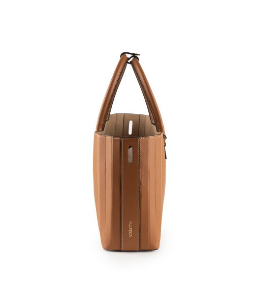 PLEATICA（プリティカ）の「Flaum Tote Bag Brown（トートバッグ・レディース・その他・FREE）」の2枚目の写真