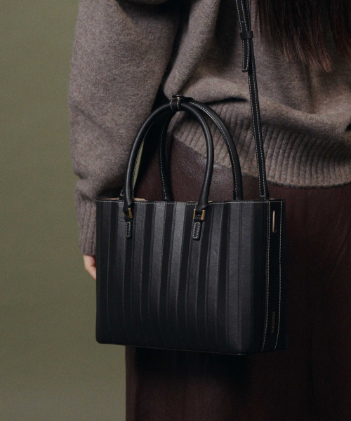 PLEATICA（プリティカ）の「Flaum Tote Bag Brown（トートバッグ・レディース・その他・FREE）」の4枚目の写真