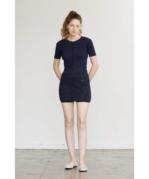 AFTERHOURS(アフターアワーズ)の「SHIRRING BUTTON KINT CARDIGAN (NAVY)(カーディガン/ボレロ・レディース・その他・FREE)」の3枚目の写真