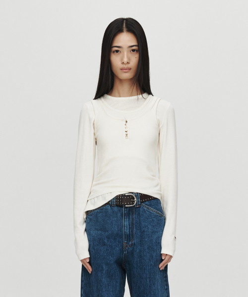 HEUTE(ホイテ)の「LAYERED LONG HENLEY NECK TOP (IVORY)(Tシャツ/カットソー・レディース・アイボリー・FREE)」の1枚目の写真