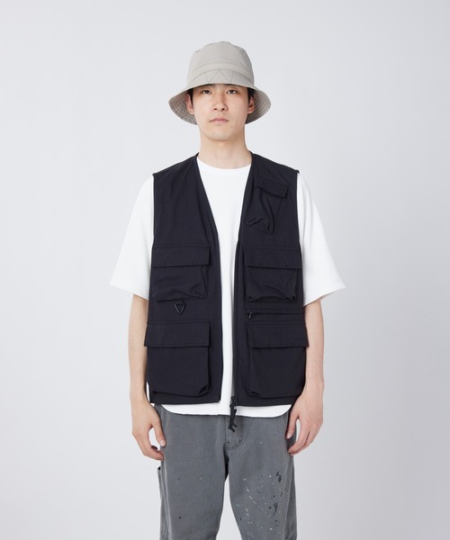Snow Peak(スノーピーク)の「Snow Peak / TAKIBI Herringbone Vest ヘリンボーンベスト(ベスト・メンズ・ブラック/ホワイト/アーミー・S/M/L/XL)」の2枚目の写真