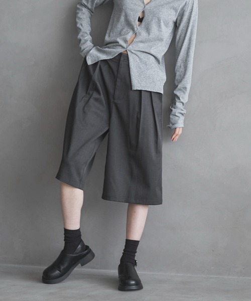 feepur(フェピュール)の「【セットアップ可】バミューダパンツ(その他パンツ・レディース・グレー系その他/ブラック/ブラウン/チャコールグレー・MEDIUM/SMALL)」の1枚目の写真