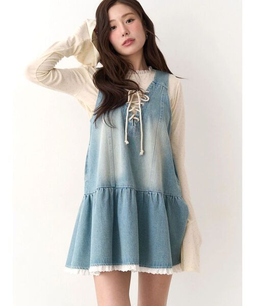 CALNAMUR(カルナムール)の「フロントレースアップデニムワンピース(ワンピース・レディース・ブルー/ピンク・FREE)」の2枚目の写真