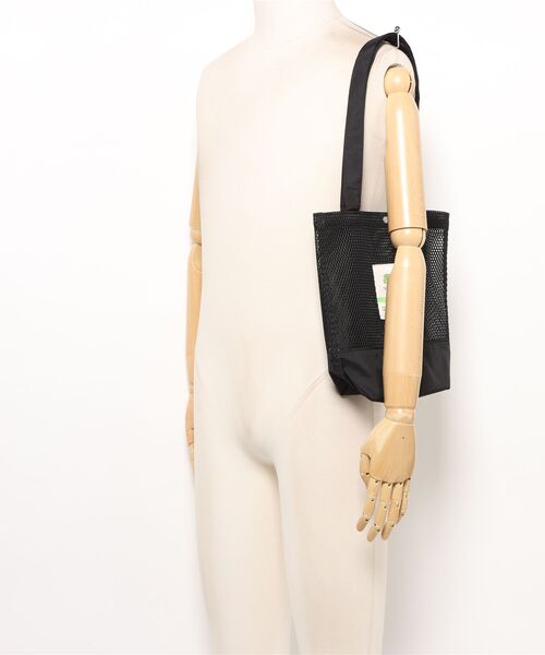 FRUIT OF THE LOOM(フルーツオブザルーム)の「【FRUIT OF THE LOOM】EX MESH TOTE BAG M /フルーツオブザルーム メッシュトートバッグ Mサイズ(トートバッグ・メンズ・ブラック/ベージュ/ネイビー/ミント/イエロー・FREE)」の9枚目の写真