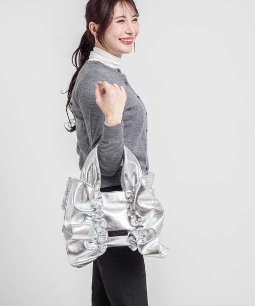 HELOYSE(エロイーズ)の「【HELOYSE/エロイーズ】フリルトートバッグ bobbonbutterfly tote PU leather S(トートバッグ・レディース・シルバー/ブラック・FREE)」の17枚目の写真