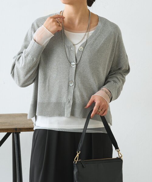 Jena espace merveilleux（ジェナ　エスパスメルヴェイユ）の「【体系カバー◎】シェルボタンカーディガン（カーディガン/ボレロ・レディース・ベージュ/ライトグレー・FREE）」の8枚目の写真