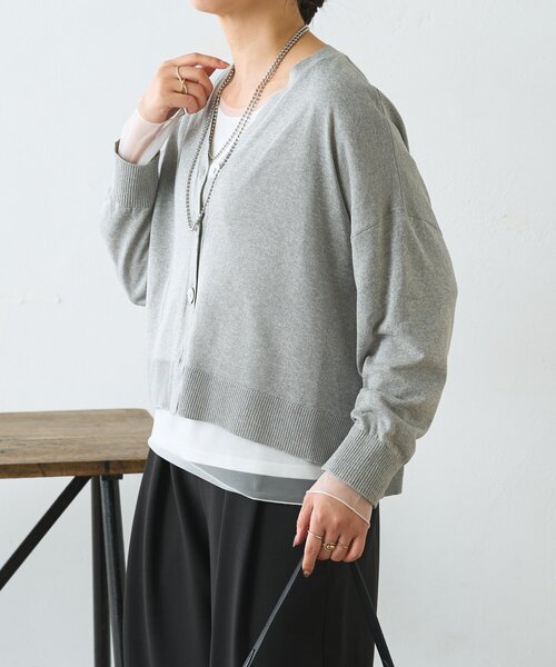 Jena espace merveilleux（ジェナ　エスパスメルヴェイユ）の「【体系カバー◎】シェルボタンカーディガン（カーディガン/ボレロ・レディース・ベージュ/ライトグレー・FREE）」の10枚目の写真