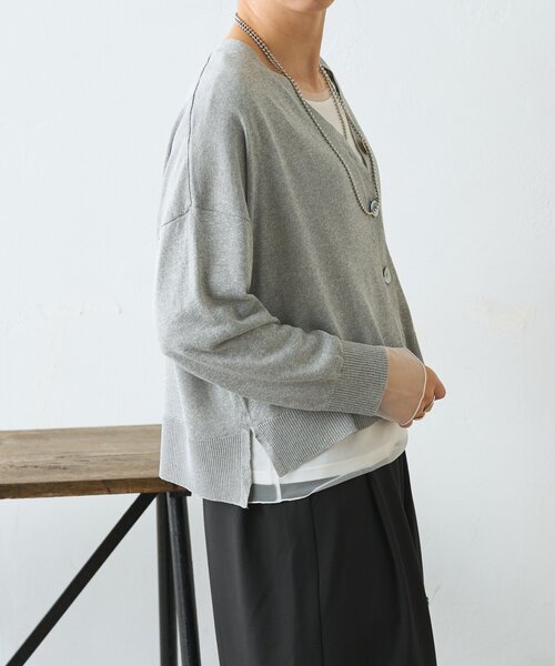 Jena espace merveilleux（ジェナ　エスパスメルヴェイユ）の「【体系カバー◎】シェルボタンカーディガン（カーディガン/ボレロ・レディース・ベージュ/ライトグレー・FREE）」の13枚目の写真